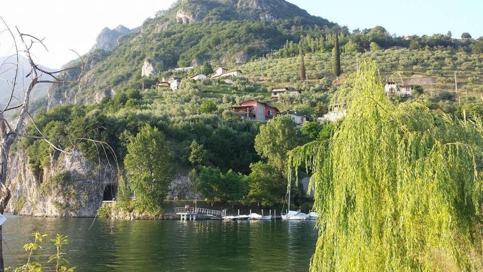 Casatragliulivi Villa มาโรเน ภายนอก รูปภาพ