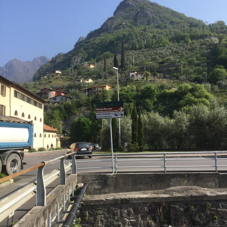 Casatragliulivi Villa มาโรเน ภายนอก รูปภาพ